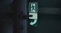 E305L | Znak klamka drzwi do ewakuacji Lewy